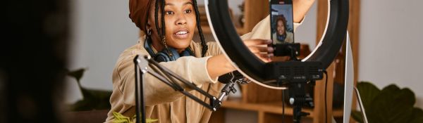 Création de vidéos verticales performantes pour les médias sociaux