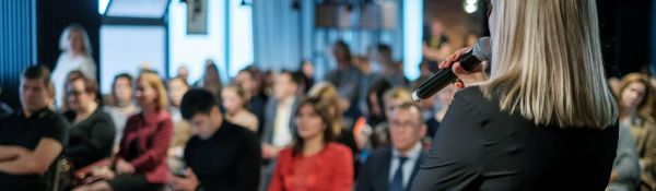 Prise de parole avec impact : Maîtrisez l'art de communiquer en public et en virtuel